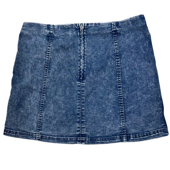 NWT Wild Fable Mini Denim Skirt Women's Size 16 Acid Washed Blue Stretch - Picture 2 of 8